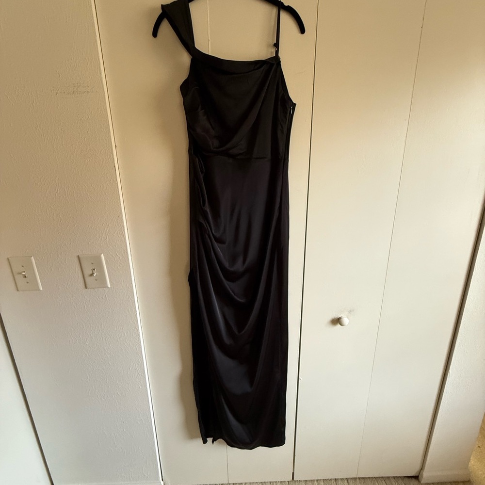 Lulu's One Shoulder Black Dress